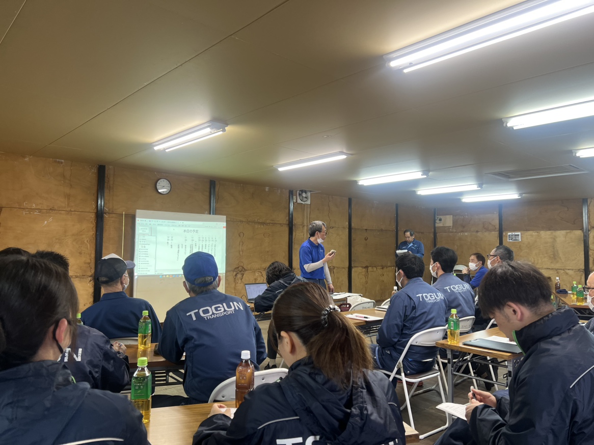 グループミーティング発表の様子。
